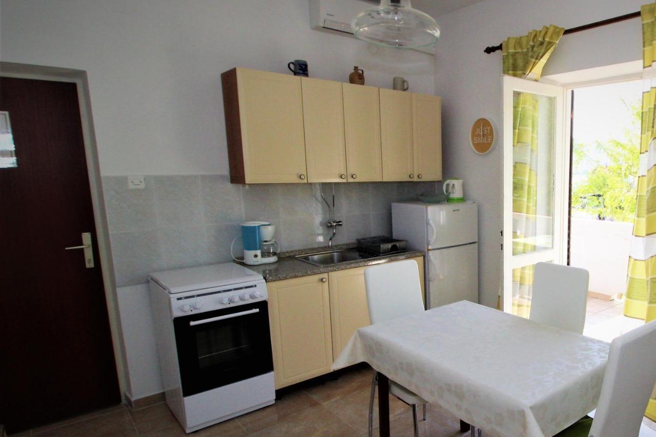 Apartments And Rooms With Parking Space Pag - 13060 Pag Town Exterior photo